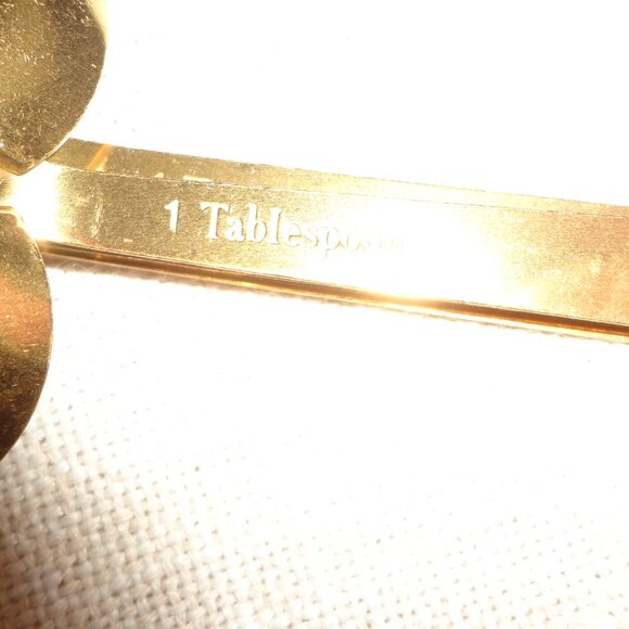 NEW Gold Heart Shaped Measuring Spoons/ Vtg. Glass PYREXRed Print Measuring Cup - Picture 14 of 16